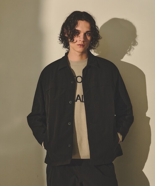 ABAHOUSE（アバハウス）の「【セットアップ対応】TUCK＆DARTS ワッシャーナイロン シャツブルゾン / ドルマンスリーブ（シャツ/ブラウス・メンズ・ブラック/ベージュ・46/48）」の2枚目の写真