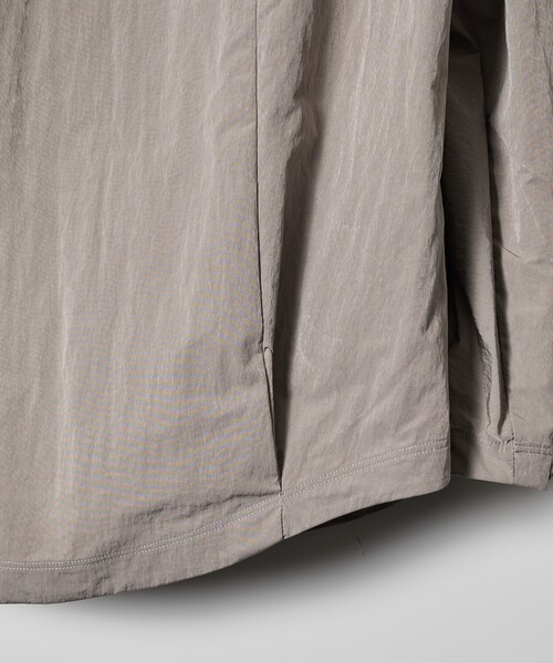 ABAHOUSE（アバハウス）の「【セットアップ対応】TUCK＆DARTS ワッシャーナイロン シャツブルゾン / ドルマンスリーブ（シャツ/ブラウス・メンズ・ブラック/ベージュ・46/48）」の21枚目の写真