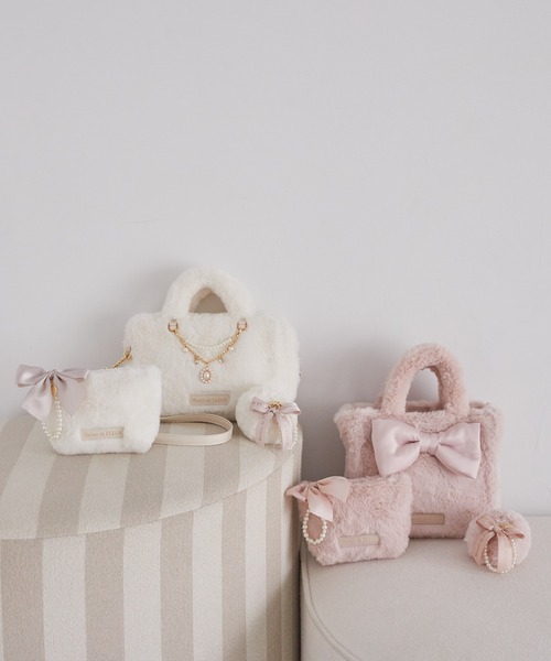 チャーム付きファー2Wayボストンバッグ（ボストンバッグ）｜Maison de