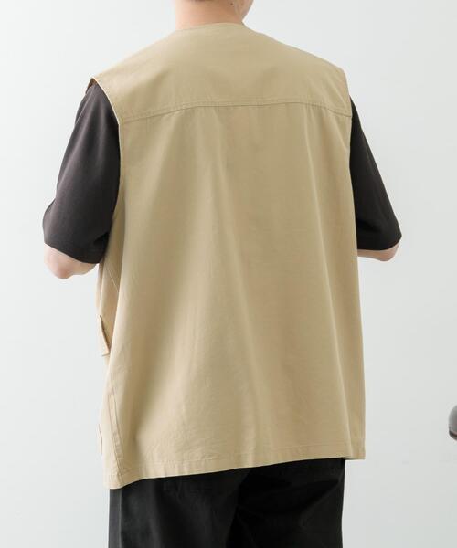 ITEMS URBANRESEARCH(アイテムズ アーバンリサーチ)の「マルチポケットVネックベスト(ベスト・メンズ・アイボリー/ベージュ・LARGE/MEDIUM)」の11枚目の写真