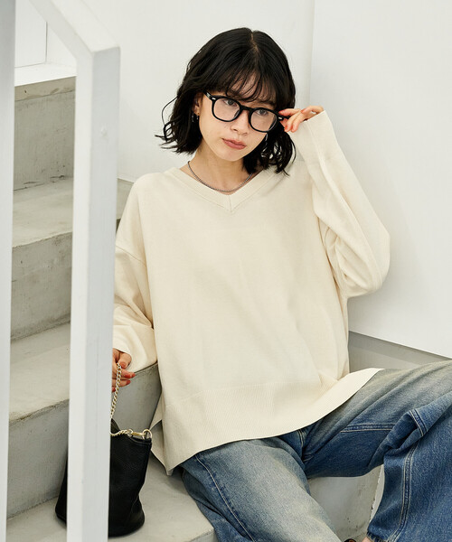 FREAK'S STORE(フリークスストア)の「<マシーンウォッシャブル>シルク入り Vネックニットプルオーバー セットアップ対応(ニット/セーター・レディース・オフホワイト/キャメル/チャコール・フリ-)」の4枚目の写真