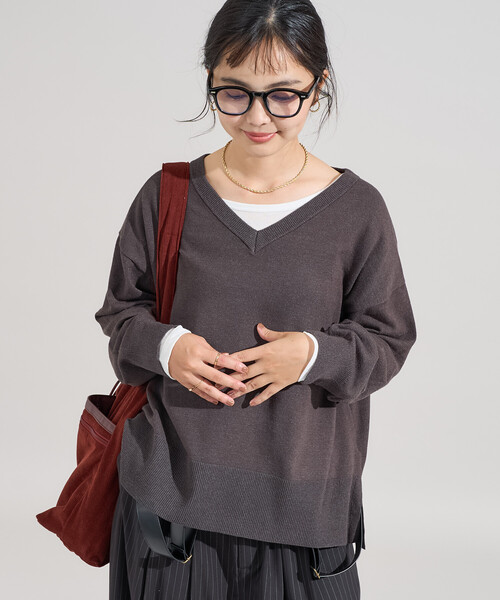 FREAK'S STORE(フリークスストア)の「<マシーンウォッシャブル>シルク入り Vネックニットプルオーバー セットアップ対応(ニット/セーター・レディース・オフホワイト/キャメル/チャコール・フリ-)」の13枚目の写真