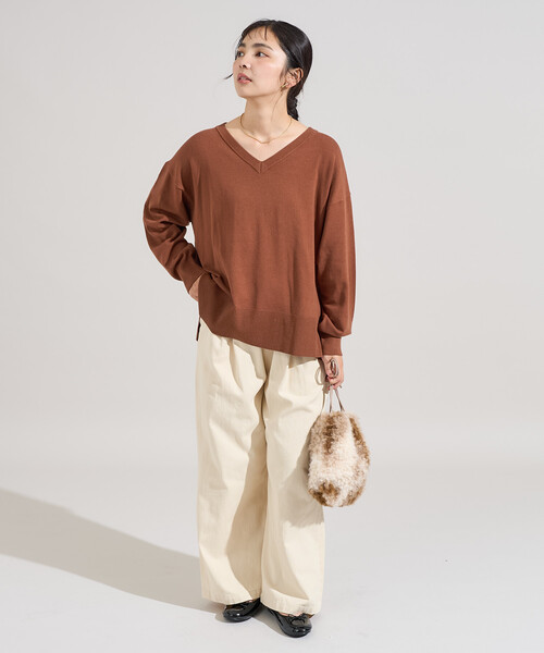 FREAK'S STORE(フリークスストア)の「<マシーンウォッシャブル>シルク入り Vネックニットプルオーバー セットアップ対応(ニット/セーター・レディース・オフホワイト/キャメル/チャコール・フリ-)」の19枚目の写真