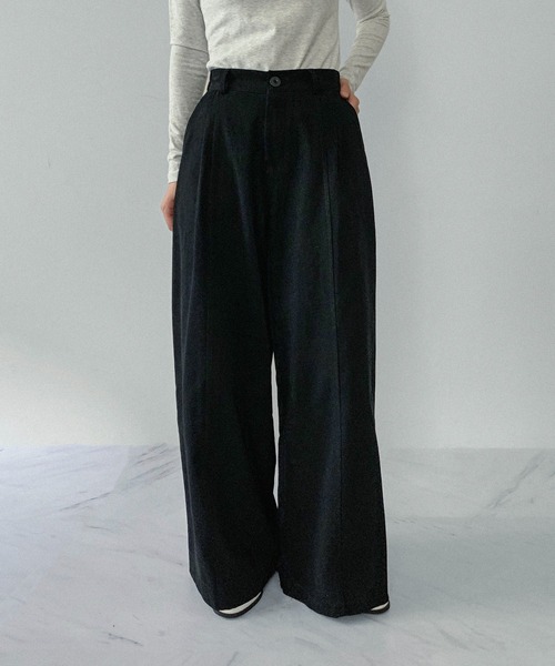 on:nue（オンニュ）の「【on:nue】[5色展開/3サイズ展開]  タック入りウエストゴムワイドパンツ（その他パンツ・レディース・ホワイト/ブラウン/ブラック/ネイビー/カーキ・LARGE/MEDIUM/SMALL）」の2枚目の写真