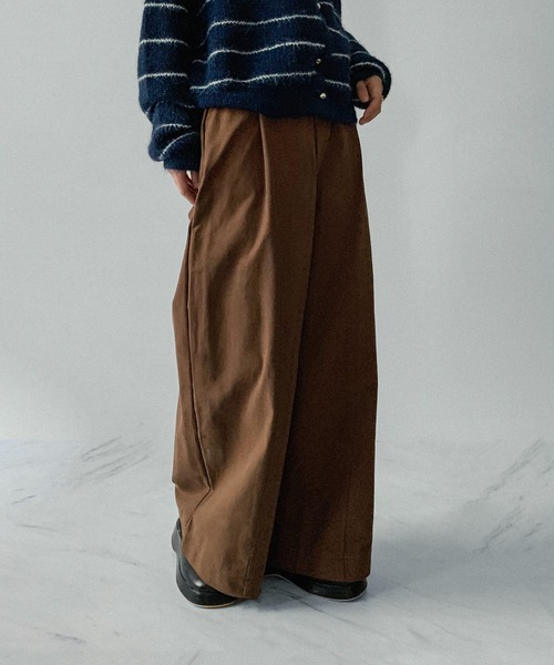 on:nue（オンニュ）の「【on:nue】[5色展開/3サイズ展開]  タック入りウエストゴムワイドパンツ（その他パンツ・レディース・ホワイト/ブラウン/ブラック/ネイビー/カーキ・LARGE/MEDIUM/SMALL）」の12枚目の写真