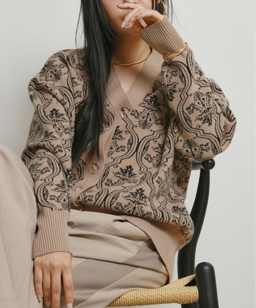palm RICHE(ポームリシュ)の「アンティーククラシックジャガード柄カーデ(カーディガン/ボレロ・レディース・ベージュ/チャコールグレー/ブラック・M)」の3枚目の写真