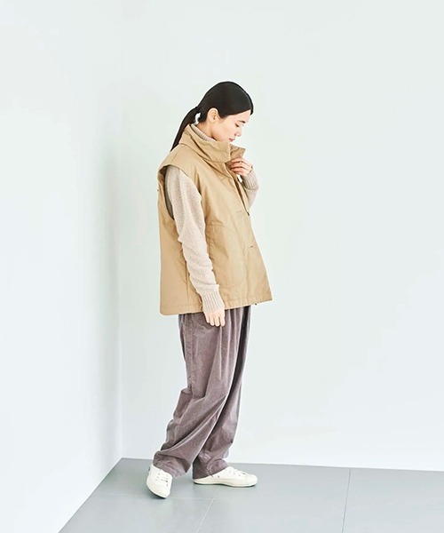 HAU(ハウ)の「ベスト filling(その他アウター・レディース・チャコールグレー/ベージュ・MEDIUM)」の9枚目の写真