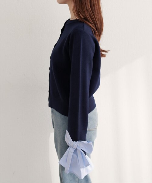 natural couture（ナチュラルクチュール）の「袖口リボンクルーネックカーデ（カーディガン/ボレロ・レディース・ブラウン/ネイビー/オフホワイト/グレー・FREE）」の13枚目の写真