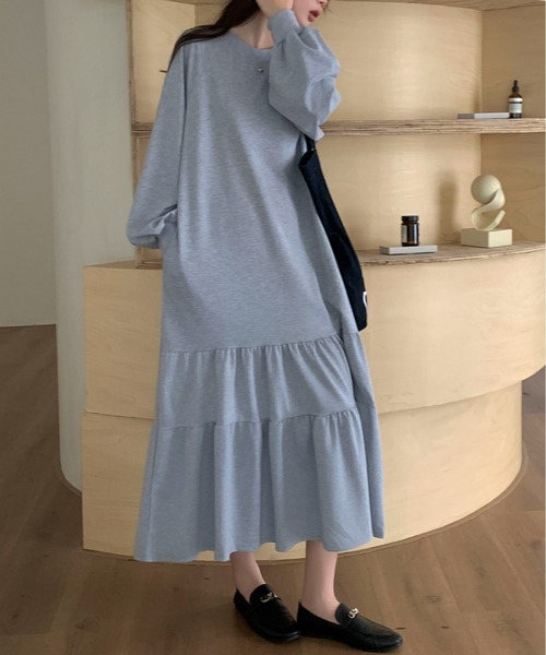 Maison Calme(メゾンカルム)の「ふんわりティアードスウェットロングワンピース ボリューム袖 リラックス カジュアル シンプル(ワンピース・レディース・ダークグレー/グレー/ブラック/アイボリー・F)」の14枚目の写真