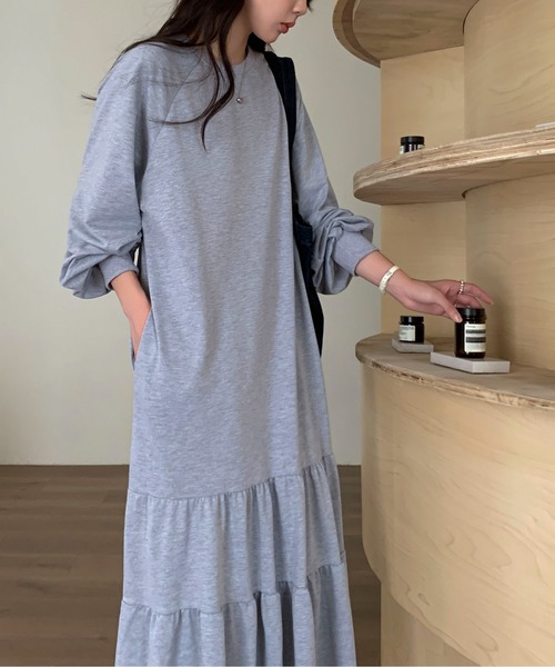 Maison Calme(メゾンカルム)の「ふんわりティアードスウェットロングワンピース ボリューム袖 リラックス カジュアル シンプル(ワンピース・レディース・ダークグレー/グレー/ブラック/アイボリー・F)」の15枚目の写真