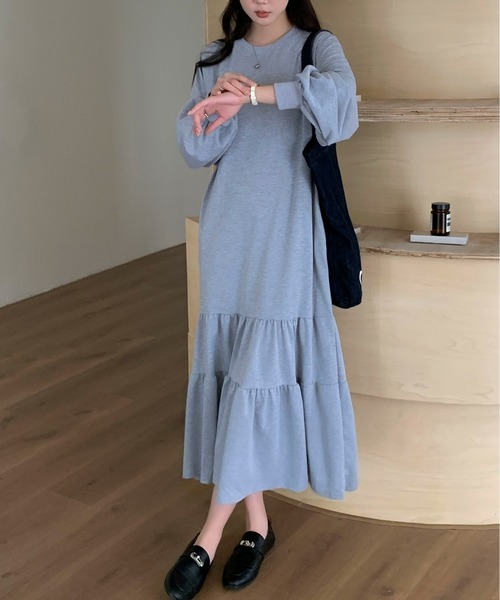 Maison Calme(メゾンカルム)の「ふんわりティアードスウェットロングワンピース ボリューム袖 リラックス カジュアル シンプル(ワンピース・レディース・ダークグレー/グレー/ブラック/アイボリー・F)」の16枚目の写真