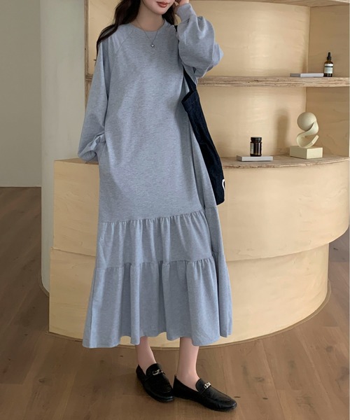 Maison Calme(メゾンカルム)の「ふんわりティアードスウェットロングワンピース ボリューム袖 リラックス カジュアル シンプル(ワンピース・レディース・ダークグレー/グレー/ブラック/アイボリー・F)」の20枚目の写真