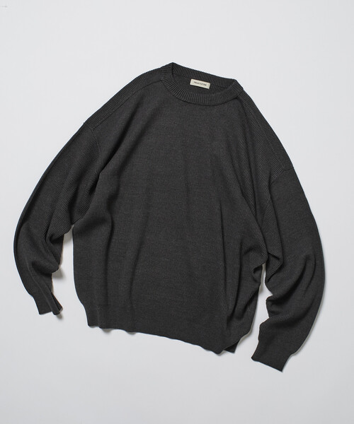FREAK'S STORE(フリークスストア)の「限定展開 リラックスフィット 片畦リンキング クルーネック ニット(ニット/セーター・メンズ・チャコールグレー/ブラック/ブラウン/レッド/グレー/グリーン・MEDIUM/LARGE)」の2枚目の写真