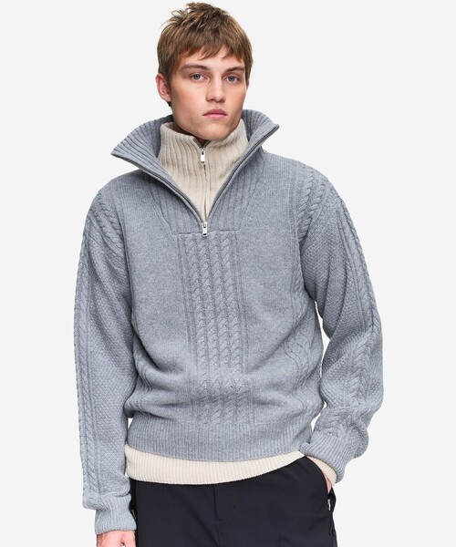 AIGLE（エーグル）の「ケーブルニット オーバーサイズハーフジップセーター（ニット/セーター・メンズ・ライトグレー/オフホワイト・M/L/XL/S）」の4枚目の写真