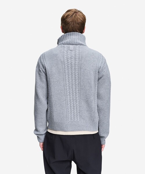 AIGLE（エーグル）の「ケーブルニット オーバーサイズハーフジップセーター（ニット/セーター・メンズ・ライトグレー/オフホワイト・M/L/XL/S）」の5枚目の写真