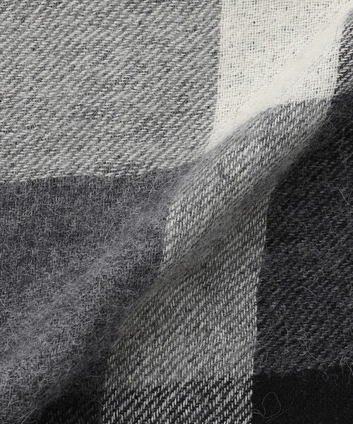 MACKINTOSH LONDON（マッキントッシュ ロンドン）の「ベビーアルパカ リバーシブルパネルチェックマフラー（マフラー・メンズ・ベージュ系その他3/チャコールグレー・FREE）」の5枚目の写真