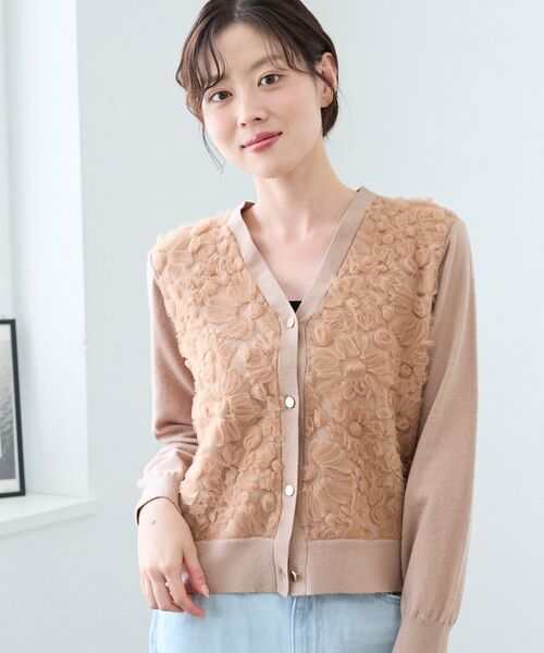 le.coeur blanc（ルクールブラン）の「《手洗い可能》フラワーチュール刺繍Vネックカーディガン（カーディガン/ボレロ・レディース・アイボリー/ピンクベージュ/グレー/ブラック・38）」の6枚目の写真