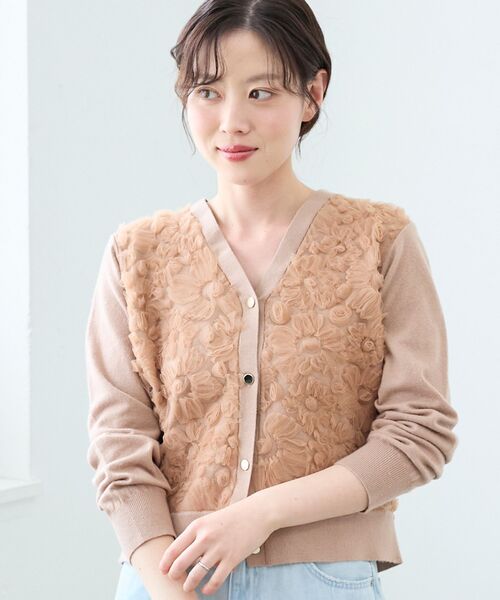 le.coeur blanc（ルクールブラン）の「《手洗い可能》フラワーチュール刺繍Vネックカーディガン（カーディガン/ボレロ・レディース・アイボリー/ピンクベージュ/グレー/ブラック・38）」の7枚目の写真