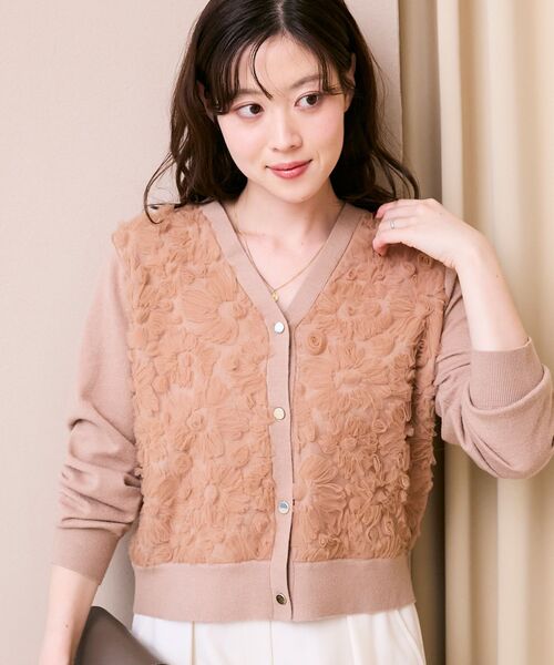 le.coeur blanc（ルクールブラン）の「《手洗い可能》フラワーチュール刺繍Vネックカーディガン（カーディガン/ボレロ・レディース・アイボリー/ピンクベージュ/グレー/ブラック・38）」の12枚目の写真