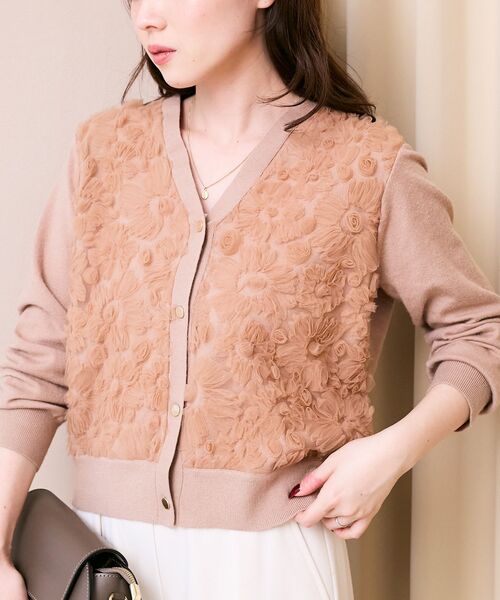 le.coeur blanc（ルクールブラン）の「《手洗い可能》フラワーチュール刺繍Vネックカーディガン（カーディガン/ボレロ・レディース・アイボリー/ピンクベージュ/グレー/ブラック・38）」の15枚目の写真