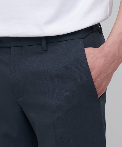 MUSINSA STANDARD（ムシンサスタンダード）の「テーパードターンアップ隠しバンディングクロップドスラックス[ブルーグレー]（スラックス・メンズ・その他・28/29/26/27）」の4枚目の写真