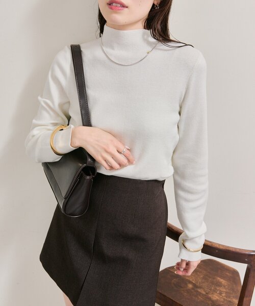 mystic(ミスティック)の「プレート付きハイネックニット(ニット/セーター・レディース・グレー/ベージュ/オフホワイト/ブラック・FREE)」の5枚目の写真