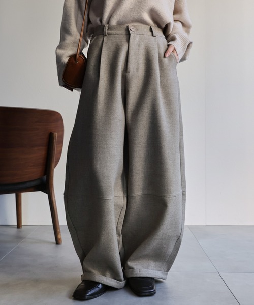 ap retro(アプレトロ)の「メランジ微起毛 バレルレッグパンツ / スラックスパンツ(その他パンツ・レディース・ブラウン/チャコール/ベージュ/ブラック・MEDIUM/LARGE)」の4枚目の写真