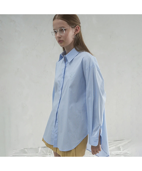 Vivacious(ビバシャス)の「Ciel Unbalance Stripe Shirt - 2COL(シャツ/ブラウス・レディース・スカイブルー/ブルー・SMALL/MEDIUM)」の2枚目の写真
