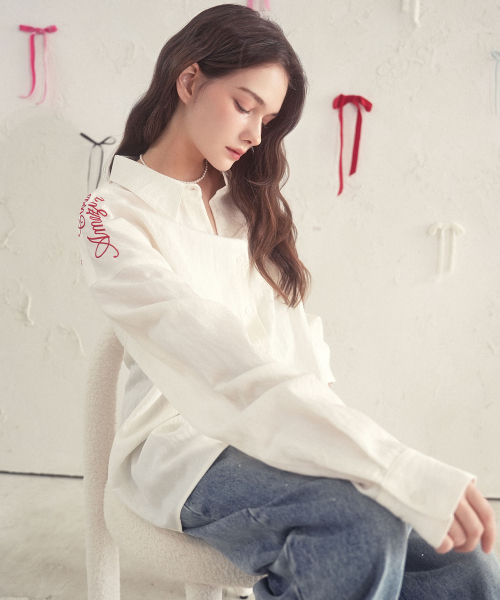Vivacious(ビバシャス)の「dEpaule Shirt_2Colors(シャツ/ブラウス・レディース・ホワイト×レッド/ホワイト×ブラック・SMALL/MEDIUM)」の3枚目の写真