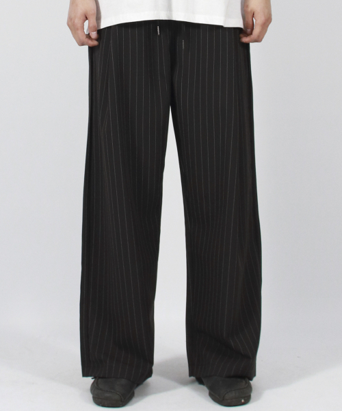DEMARC(ドゥマーク)の「M SOLID STRIPE WIDE PANTS BLACK(スラックス・メンズ・その他・MEDIUM/LARGE)」の2枚目の写真