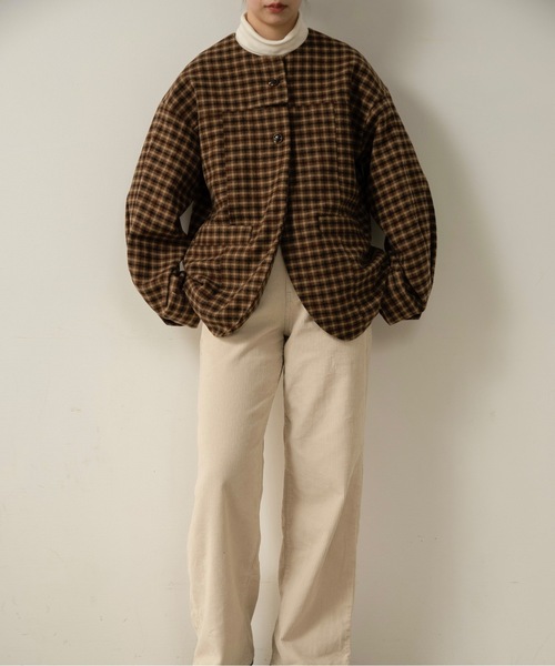 lawgy（ラウジー）の「fold sleeve hem round check coat / フォールドスリーブヘムラウンドチェックコート（ノーカラーコート・レディース・ブラウン/グレー・FREE）」の6枚目の写真