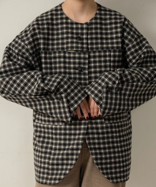lawgy（ラウジー）の「fold sleeve hem round check coat / フォールドスリーブヘムラウンドチェックコート（ノーカラーコート・レディース・ブラウン/グレー・FREE）」の8枚目の写真