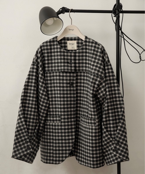 lawgy（ラウジー）の「fold sleeve hem round check coat / フォールドスリーブヘムラウンドチェックコート（ノーカラーコート・レディース・ブラウン/グレー・FREE）」の12枚目の写真