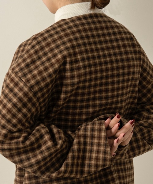 lawgy（ラウジー）の「fold sleeve hem round check coat / フォールドスリーブヘムラウンドチェックコート（ノーカラーコート・レディース・ブラウン/グレー・FREE）」の4枚目の写真
