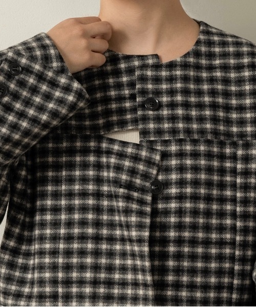 lawgy（ラウジー）の「fold sleeve hem round check coat / フォールドスリーブヘムラウンドチェックコート（ノーカラーコート・レディース・ブラウン/グレー・FREE）」の9枚目の写真