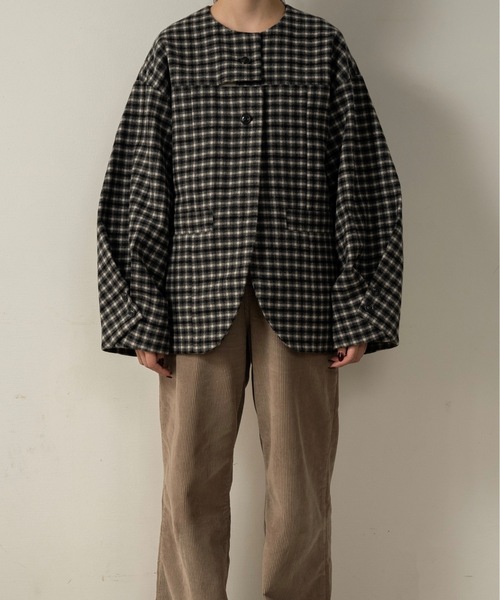 lawgy（ラウジー）の「fold sleeve hem round check coat / フォールドスリーブヘムラウンドチェックコート（ノーカラーコート・レディース・ブラウン/グレー・FREE）」の11枚目の写真