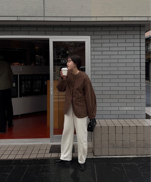 lawgy（ラウジー）の「fold sleeve hem round check coat / フォールドスリーブヘムラウンドチェックコート（ノーカラーコート・レディース・ブラウン/グレー・FREE）」の14枚目の写真