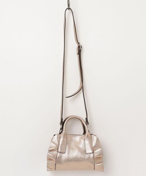 RIPANI（リパーニ）の「【RIPANI/リパーニ】牛革メタリック加工サイドフリルマイクロミニトート バッグ(小)（ショルダーバッグ・レディース・ブロンズ・FREE）」の2枚目の写真