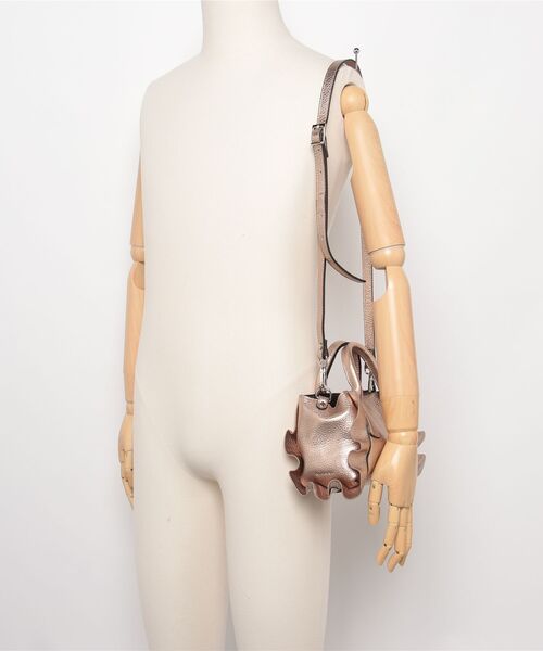 RIPANI（リパーニ）の「【RIPANI/リパーニ】牛革メタリック加工サイドフリルマイクロミニトート バッグ(小)（ショルダーバッグ・レディース・ブロンズ・FREE）」の5枚目の写真