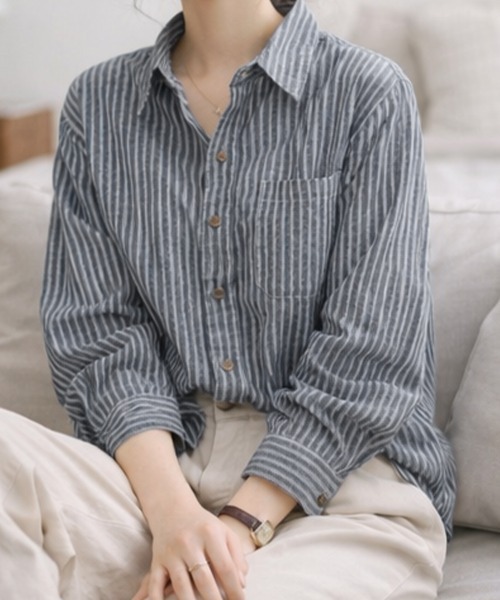 SallyLunn(サリーラン)の「ストライプベーシックシャツ(シャツ/ブラウス・レディース・ブルー/グレー/ホワイト・MEDIUM/LARGE)」の5枚目の写真