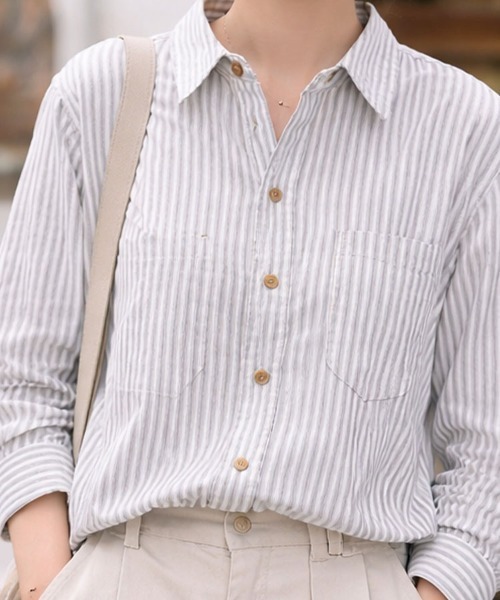 SallyLunn(サリーラン)の「ストライプベーシックシャツ(シャツ/ブラウス・レディース・ブルー/グレー/ホワイト・MEDIUM/LARGE)」の7枚目の写真