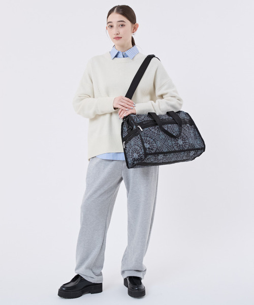 LeSportsac(レスポートサック)の「DELUXE MED WEEKENDER ステレートバンダナ(ボストンバッグ・レディース・グレー・FREE)」の3枚目の写真