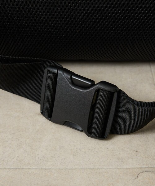 ABAHOUSE(アバハウス)の「【DsBk / ディーエスビーケー】 RECTANGLE SLING /スリングバッグ /ユニセックス 【WEB限定】(バックパック/リュック・メンズ・グレー/ブラック/カーキ/ネイビー・フリー)」の8枚目の写真