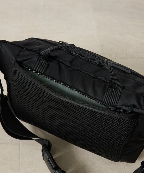 ABAHOUSE(アバハウス)の「【DsBk / ディーエスビーケー】 RECTANGLE SLING /スリングバッグ /ユニセックス 【WEB限定】(バックパック/リュック・メンズ・グレー/ブラック/カーキ/ネイビー・フリー)」の11枚目の写真