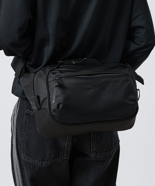 ABAHOUSE(アバハウス)の「【DsBk / ディーエスビーケー】 RECTANGLE SLING /スリングバッグ /ユニセックス 【WEB限定】(バックパック/リュック・メンズ・グレー/ブラック/カーキ/ネイビー・フリー)」の13枚目の写真