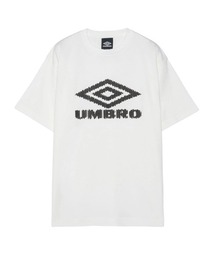 UMBRO（アンブロ）の「UMBRO Graphic T-Shirt [Kosuke Kawamura×Umbro]（アンブロ グラフィックTシャツ [河村康輔×アンブロ]）（Tシャツ/カットソー）」
