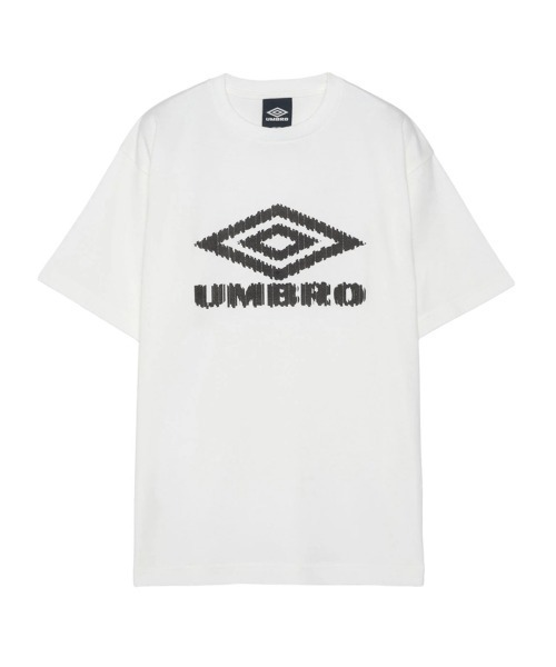 UMBRO（アンブロ）の「UMBRO Graphic T-Shirt [Kosuke Kawamura×Umbro]（アンブロ グラフィックTシャツ [河村康輔×アンブロ]）（Tシャツ/カットソー・メンズ・ブラック/ホワイト・MEDIUM/LARGE/X-LARGE）」の2枚目の写真