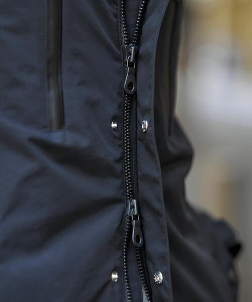 DRESSTERIOR（ドレステリア）の「【防水/透湿素材】ウォータープルーフ マウンテンパーカー（ブルゾン・メンズ・ブラック/ホワイト・90/92/91）」の20枚目の写真