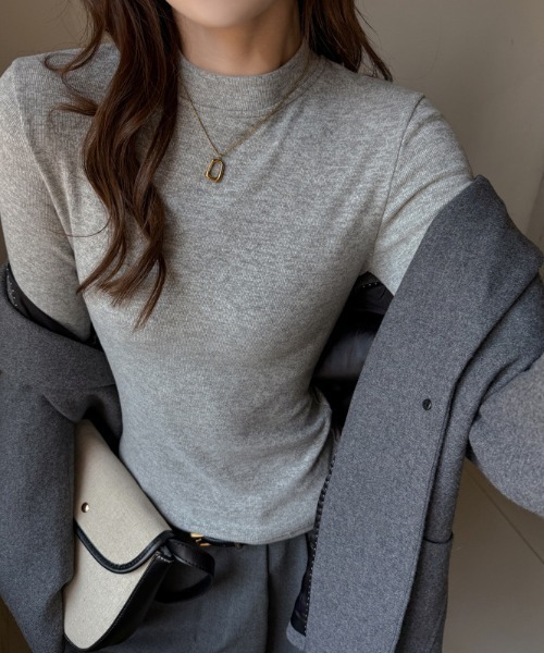 deux amour(ドゥーザムール)の「ハイネックベーシックインナーニット長袖トップス(Tシャツ/カットソー・レディース・ベージュ/グレー/チャコールグレー/アイボリー/ブラック/ホワイト・FREE)」の5枚目の写真
