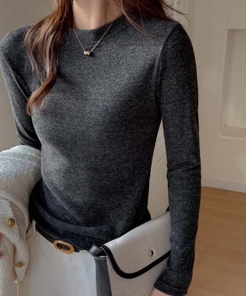 deux amour(ドゥーザムール)の「ハイネックベーシックインナーニット長袖トップス(Tシャツ/カットソー・レディース・ベージュ/グレー/チャコールグレー/アイボリー/ブラック/ホワイト・FREE)」の2枚目の写真